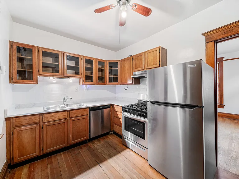 831 Hamlin St — Photo 22
