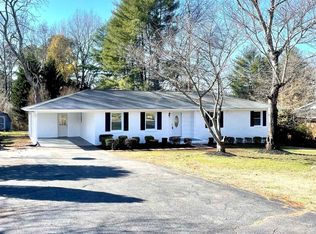 25 Green Acres Dr, Boiling Springs, SC 29316