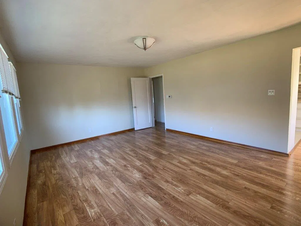 2 bed, 1000 sqft, $4,295 — Photo 3