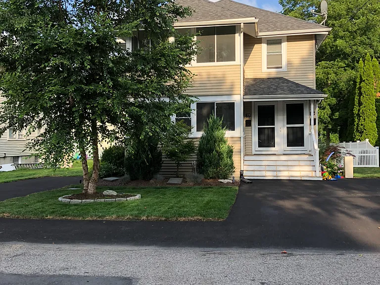 75 Maple St — Photo 1