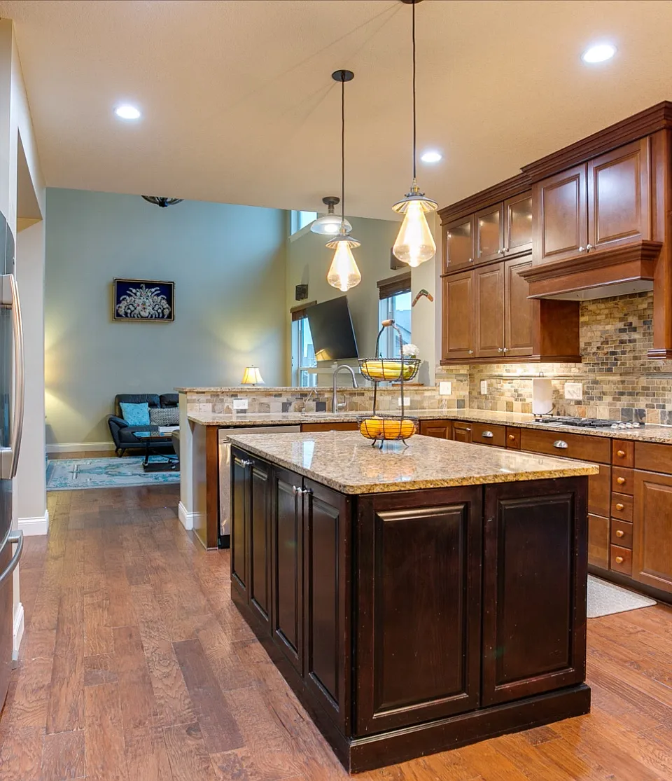 5 bed, 3680 sqft, $4,150 — Photo 2