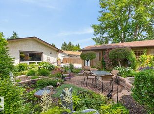 3 Hummingbird Ct, Strathcona County, AB T8A 0A4