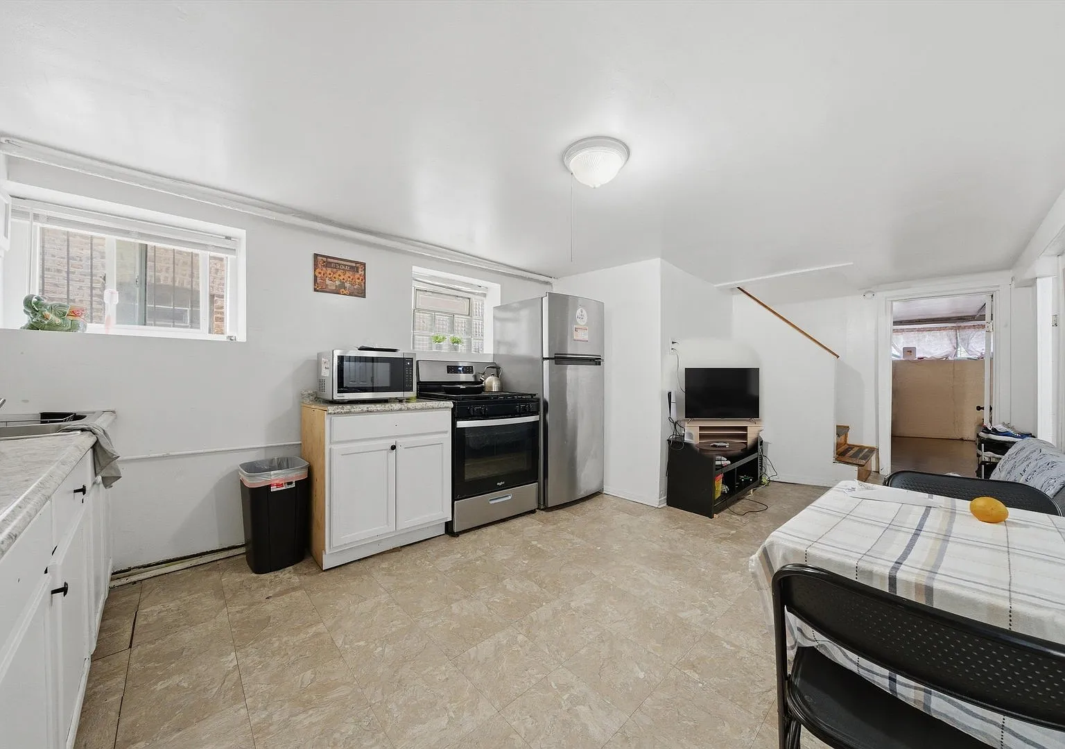 3 bed, 1200 sqft, $1,400 — Photo 4