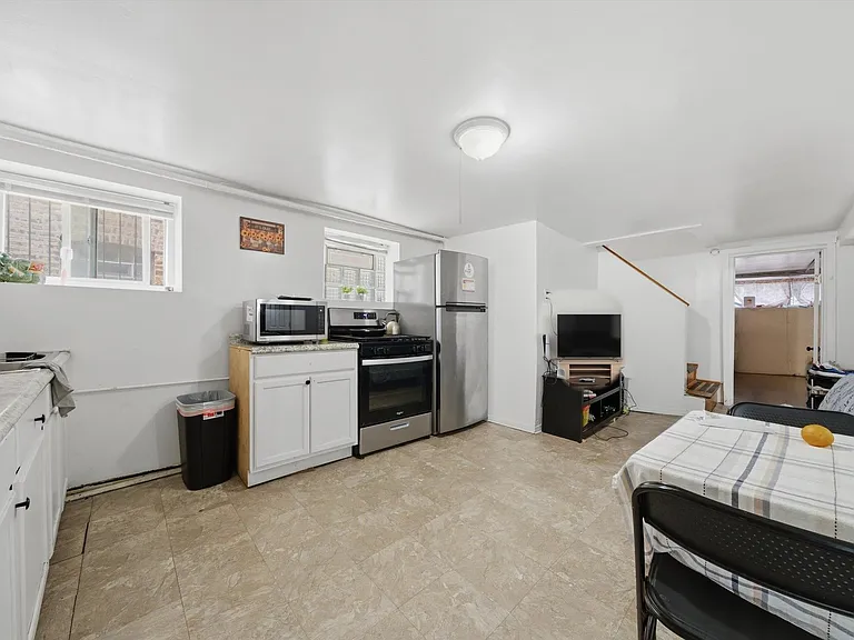 1025 N Trumbull Ave #B — Photo 4