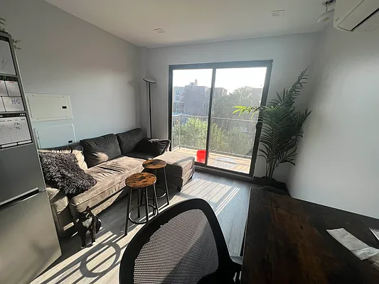 Rented by Delmark Realty LLC | media 30