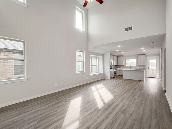 4th image of 2907 Doggett Dr