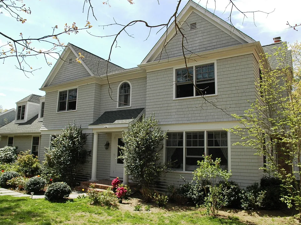 10 Georgica Woods Ln