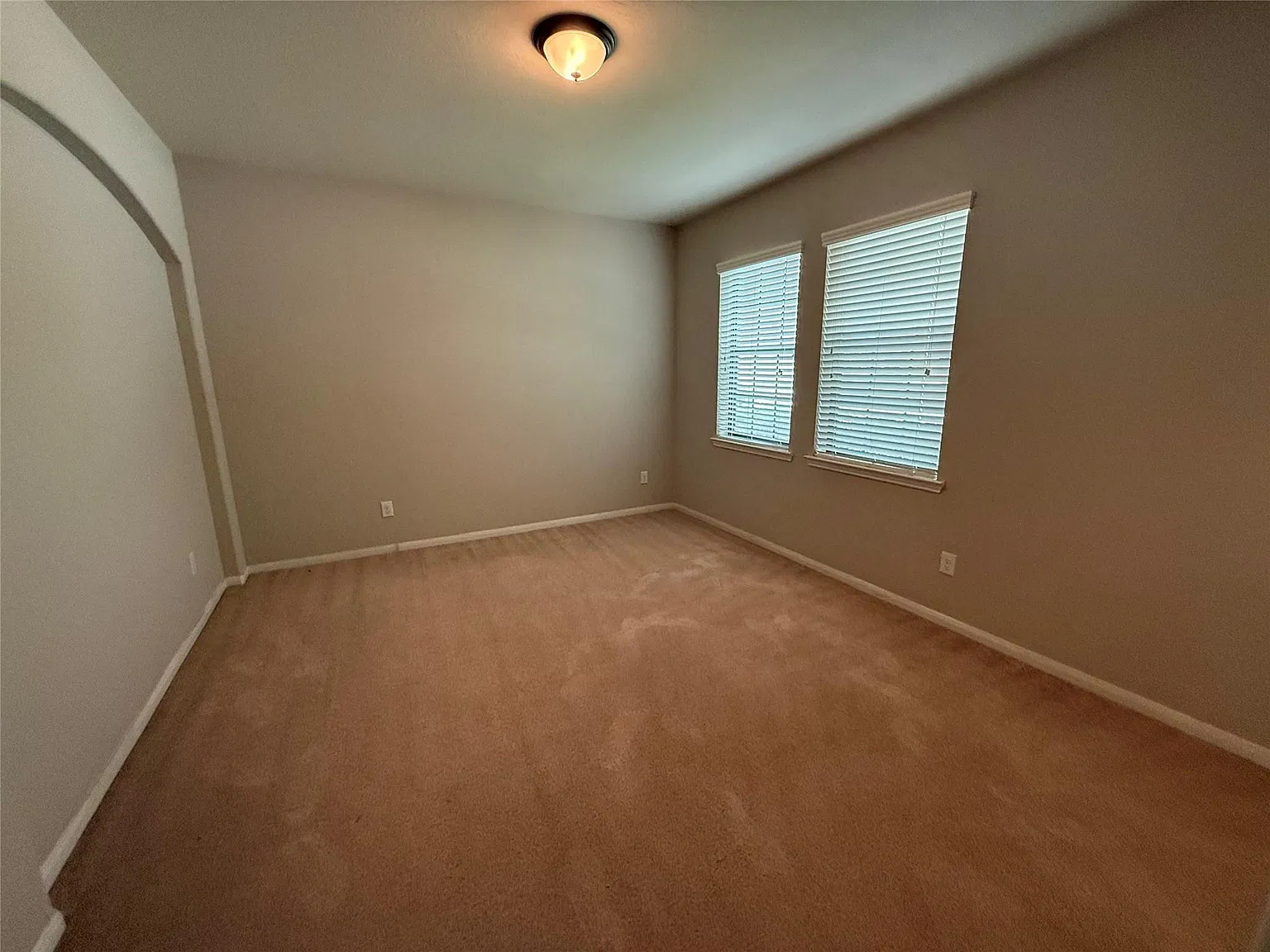 4 bed, 3.5 bath, 3086 sqft, $3,000 — Photo 4
