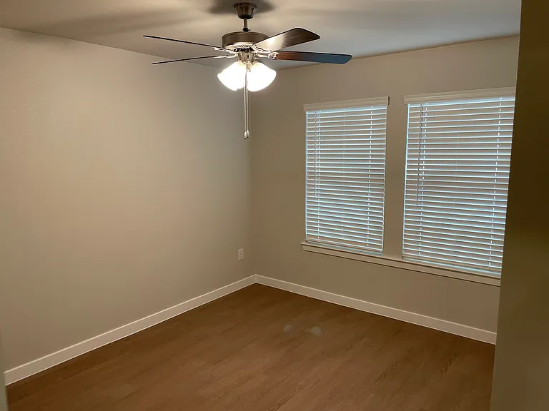 1405 Irigoyen St — Photo 13