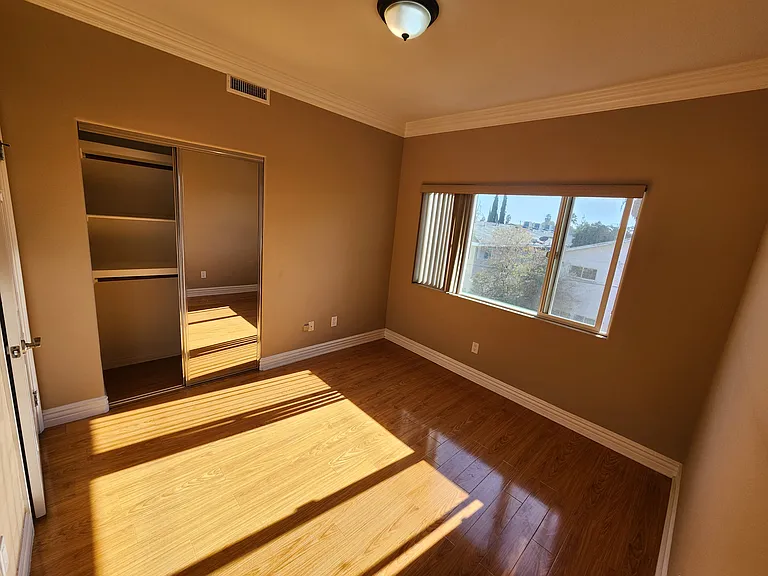 13620 Valerio St #10 — Photo 28