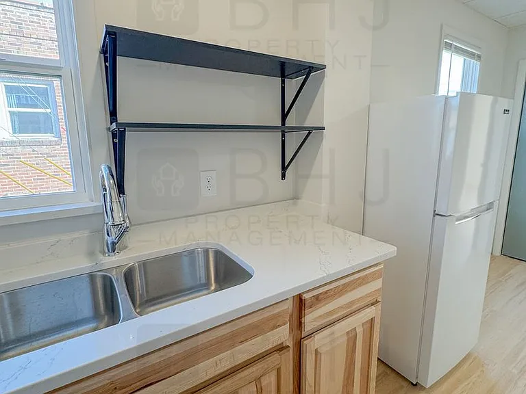 219 E Burkitt St — Photo 15