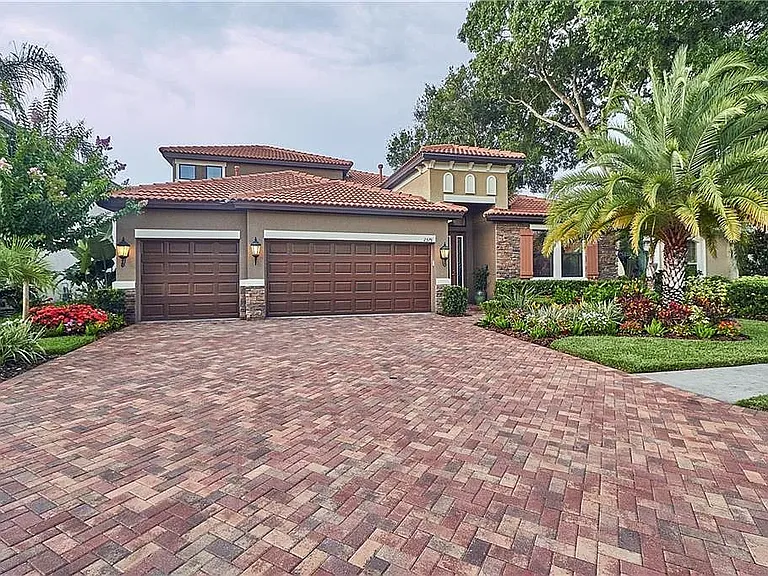 2576 Grand Lakeside Dr — Photo 1