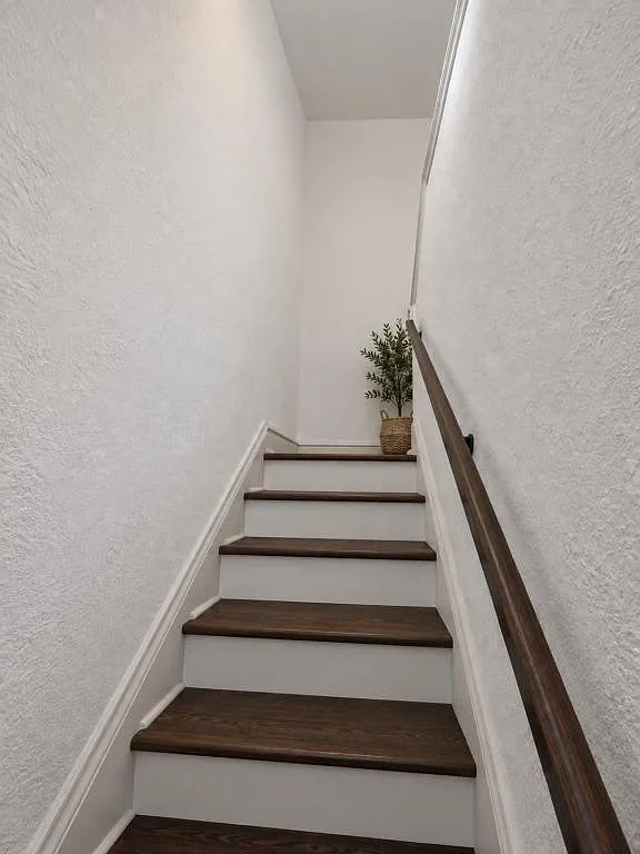 912 Midland Blvd — Photo 2