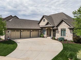 1215 Heather Gln, Dubuque, IA 52003