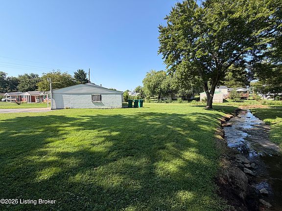 3rd image of 261 Springwood Dr