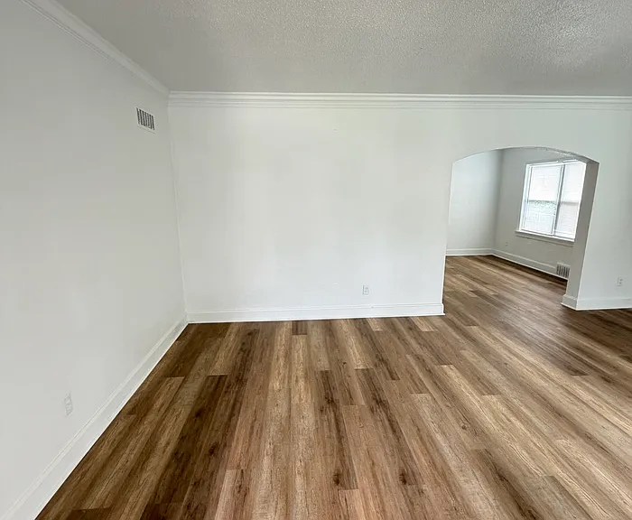 991 Terry Cir — Photo 2