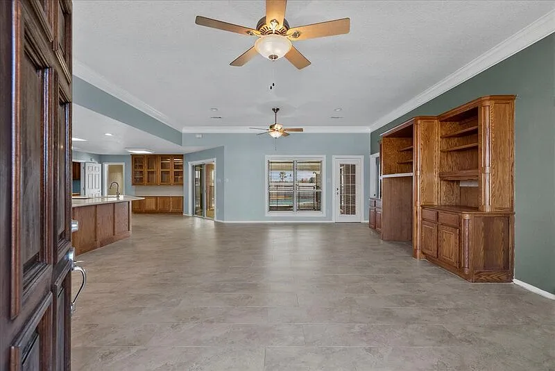 4 bed, 3.5 bath, 3391 sqft, $3,300 — Photo 4