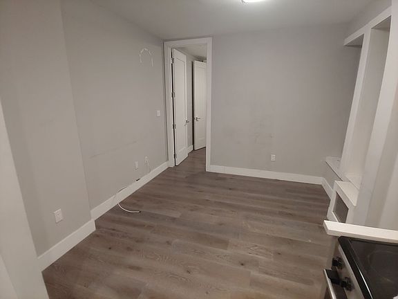 2nd image of 228 E 116th St APT 6