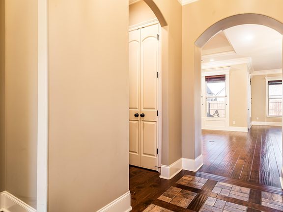 4th image of 302 Cypress View Dr