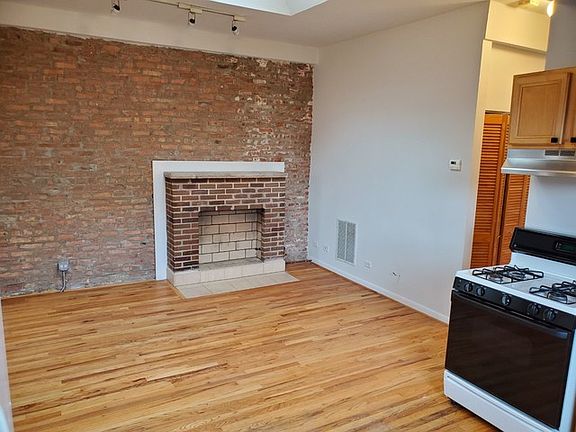 4th image of 823 N Damen Ave #3R