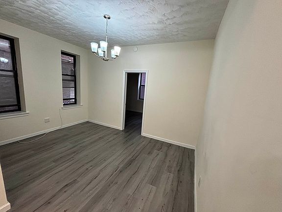 3rd image of 35 Graham Ave APT 2B