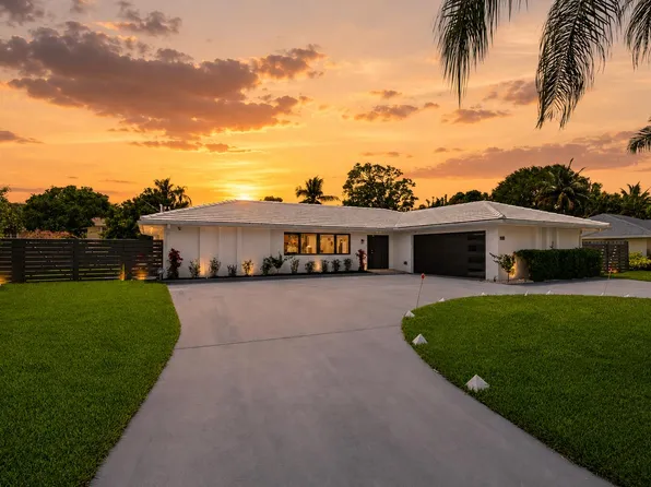 8111 W Lake Drive, Lake Clarke Shores, FL 33406