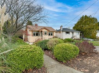 3312 Kingsley St, Saanich, BC V8P 4J9