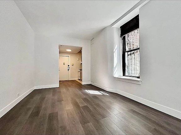 3rd image of 504 W 110th St Unit 1GG