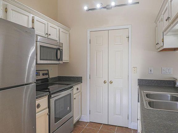 5th image of 13472 Locust Hill Dr