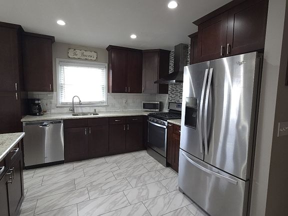 4th image of 852 Joralemon St