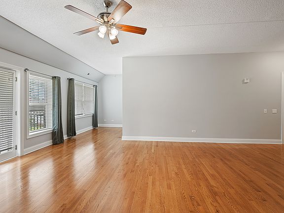4th image of 17200 Oak Park Ave #R-201
