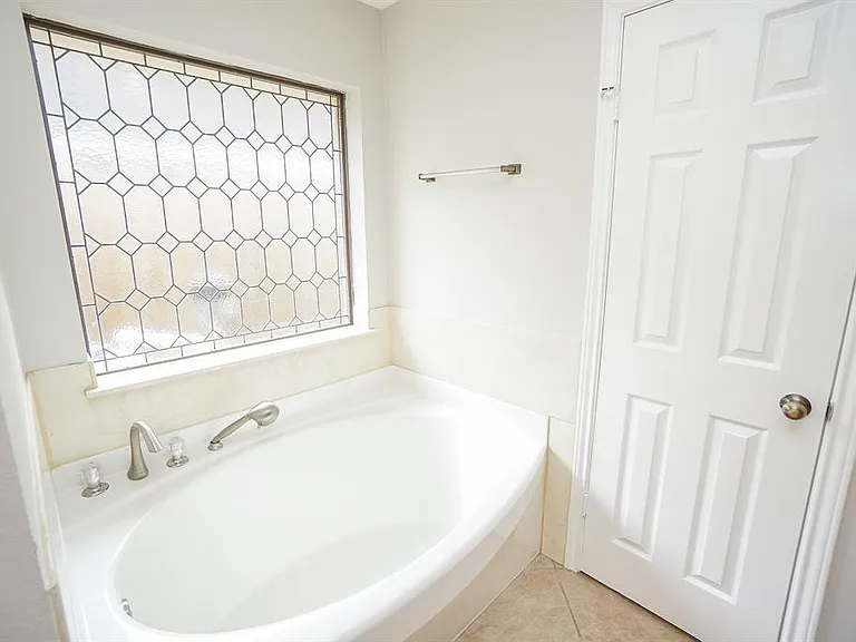 2918 E Elm Cir — Photo 7