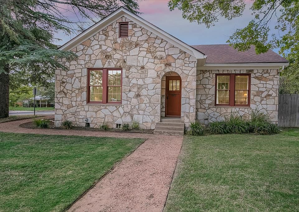 1st image of 802 N Llano St