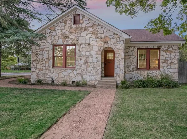 802 N Llano St, Fredericksburg, TX 78624