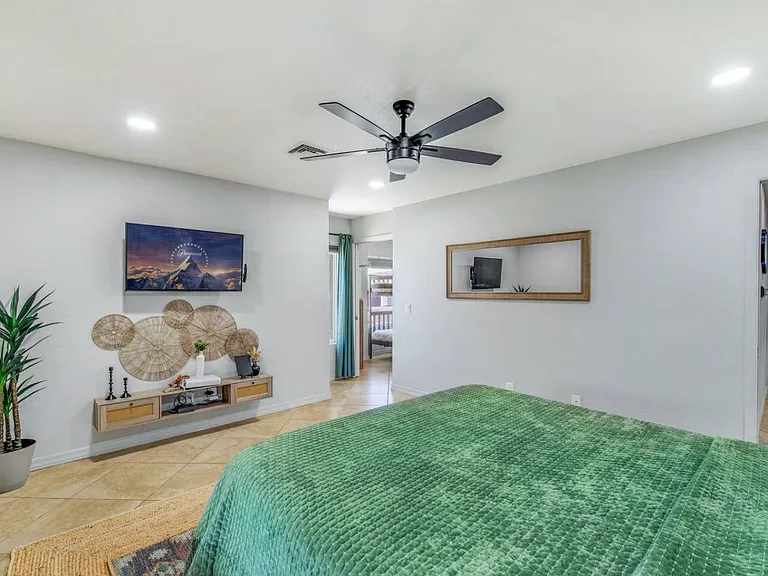 1800 Burgundy Dr — Photo 29
