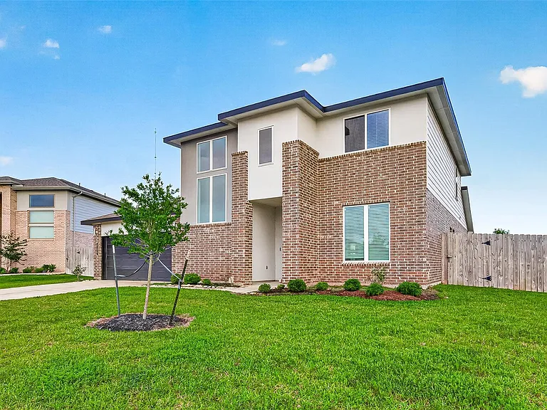 1107 Lakes Edge Ln — Photo 2