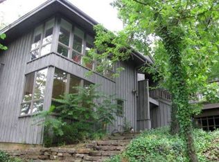 907 E Arlington Ter, Fayetteville, AR 72701