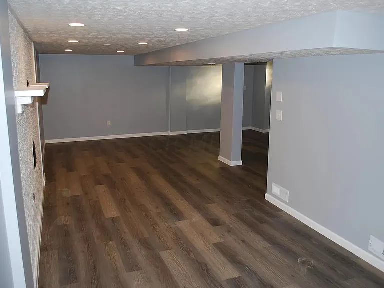 2669 Thorndale Ave — Photo 14