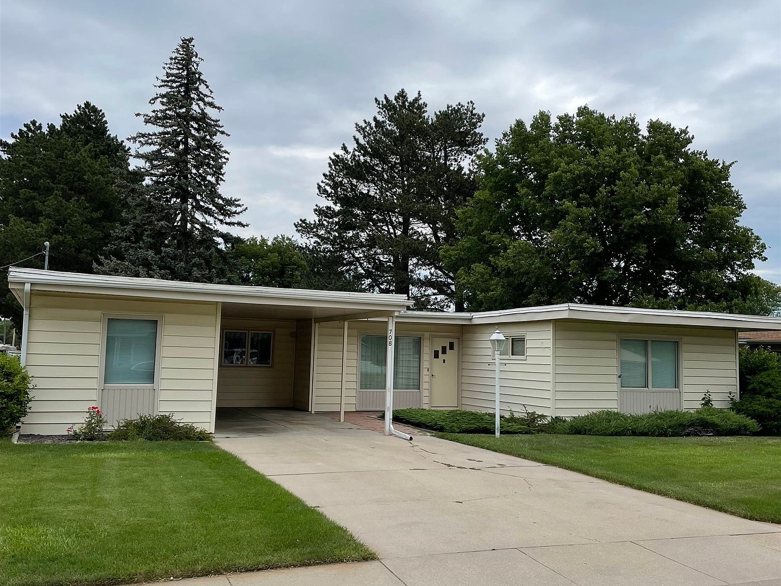 708 W 14th St, Cozad, NE 69130 Zillow