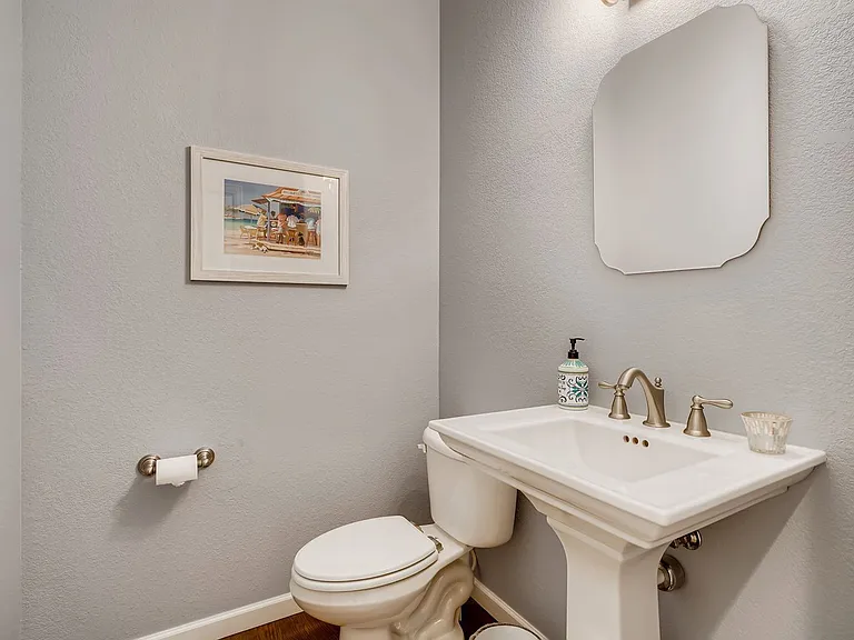 1020 Ulster St — Photo 8
