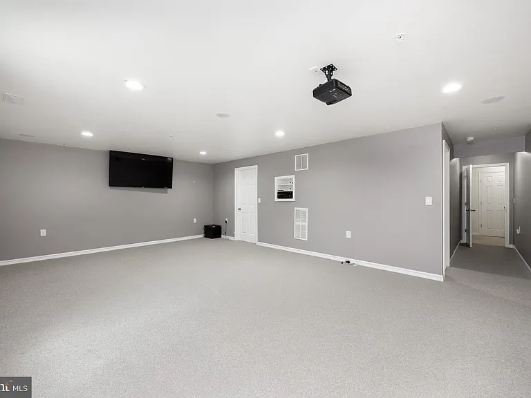 253 Fairfield Cir W — Photo 21