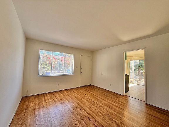 4th image of 9211-13 Earl St #9211