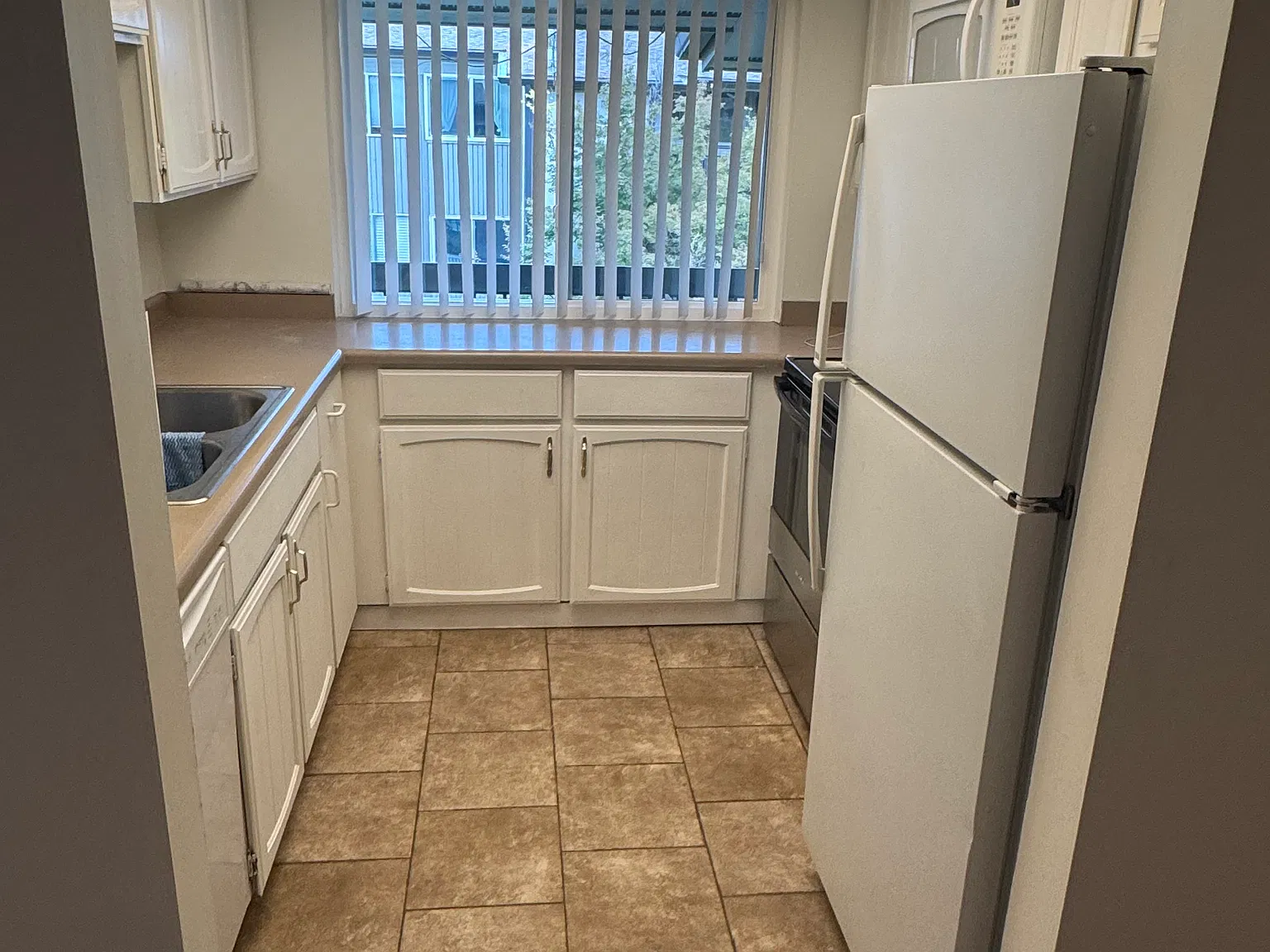 2 bed, 1200 sqft, $1,895 — Photo 3