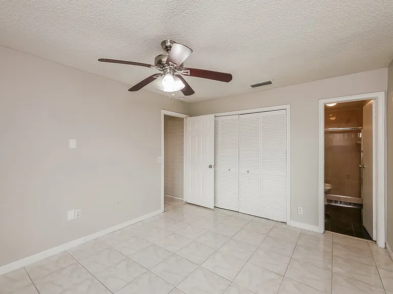 9521 NW 25th St — Photo 11