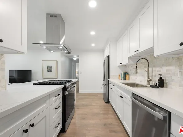 2411 Prospect Ave APT 127, Hermosa Beach, CA 90254