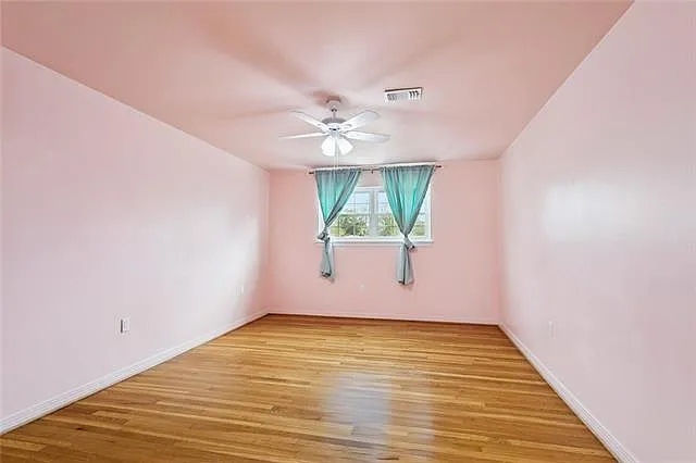 110 N Dabney Dr — Photo 16
