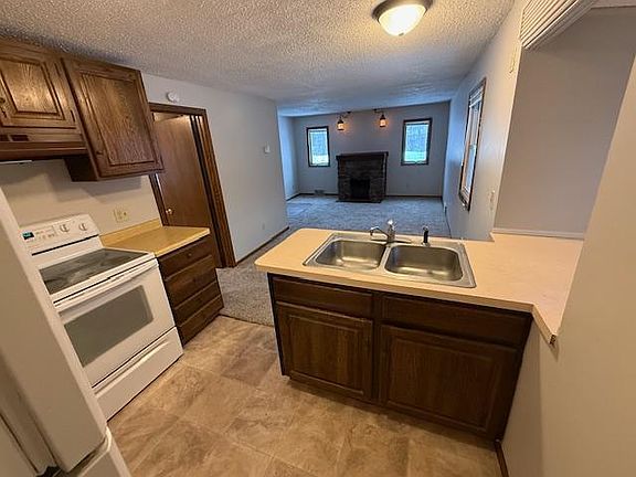 3rd image of 5340 Main St E