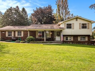 2711 Bullard Rd, Hartland, MI 48353