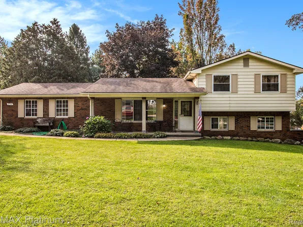 2711 Bullard Rd, Hartland, MI 48353