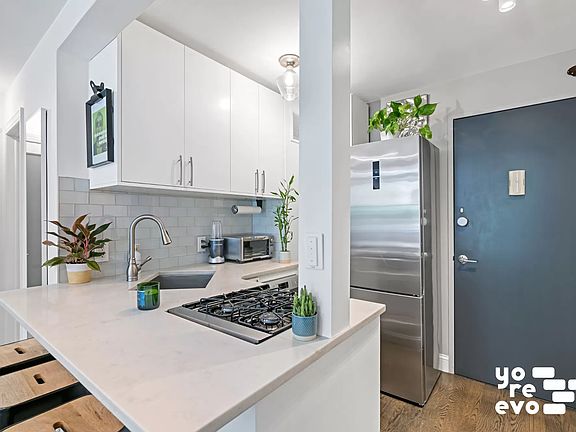 5th image of 350 Bleecker St APT 1W